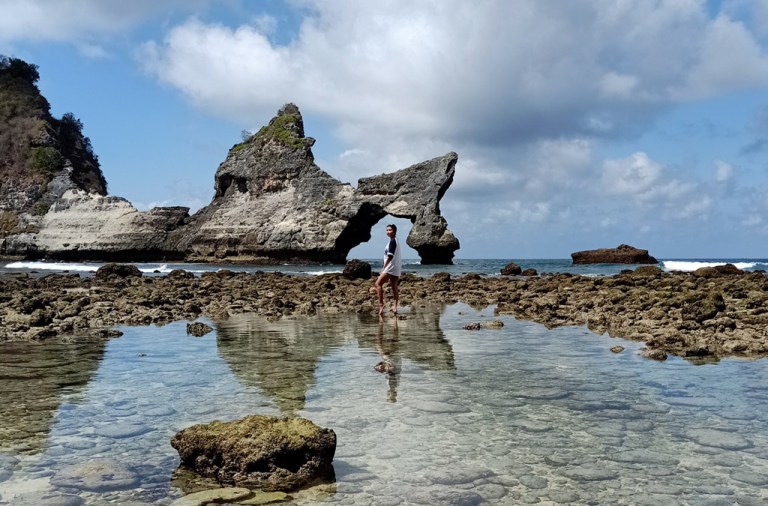 Atuh Beach Destinasi liburan akhir pekan di Nusa Penida