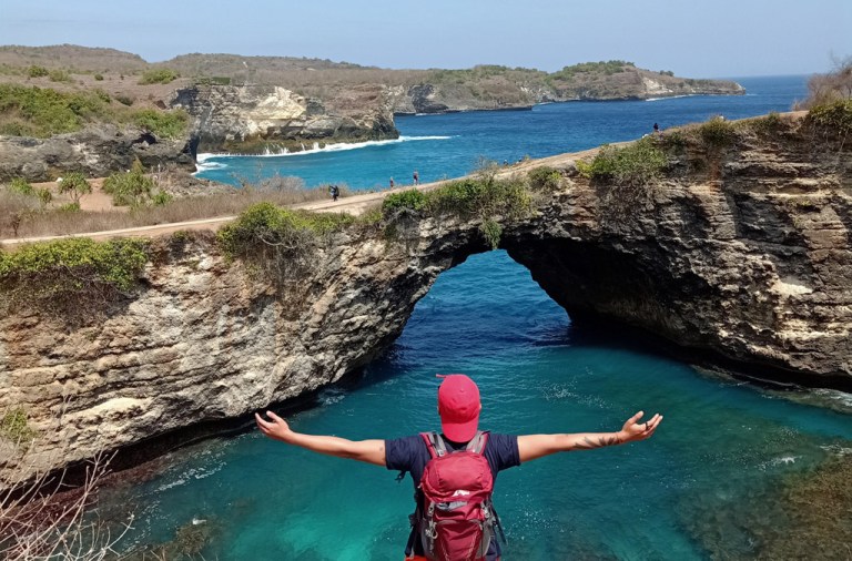 Broken Beach Destinasi liburan akhir pekan di Nusa Penida